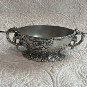 Grape (Aluminum Hollowware) sauce boat‎ by ARTHUR COURT